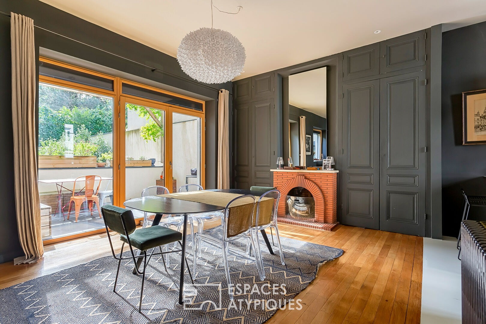 Maison 1930 entièrement rénovée avec terrasse et patio