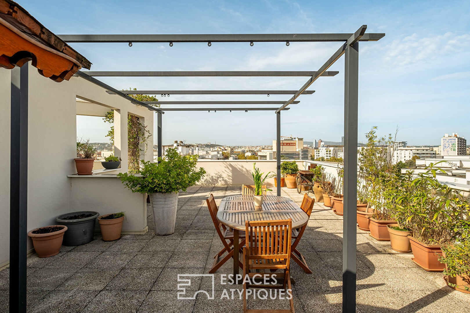 Appartement en Attique avec terrasse et vue imprenable à Lyon 8e