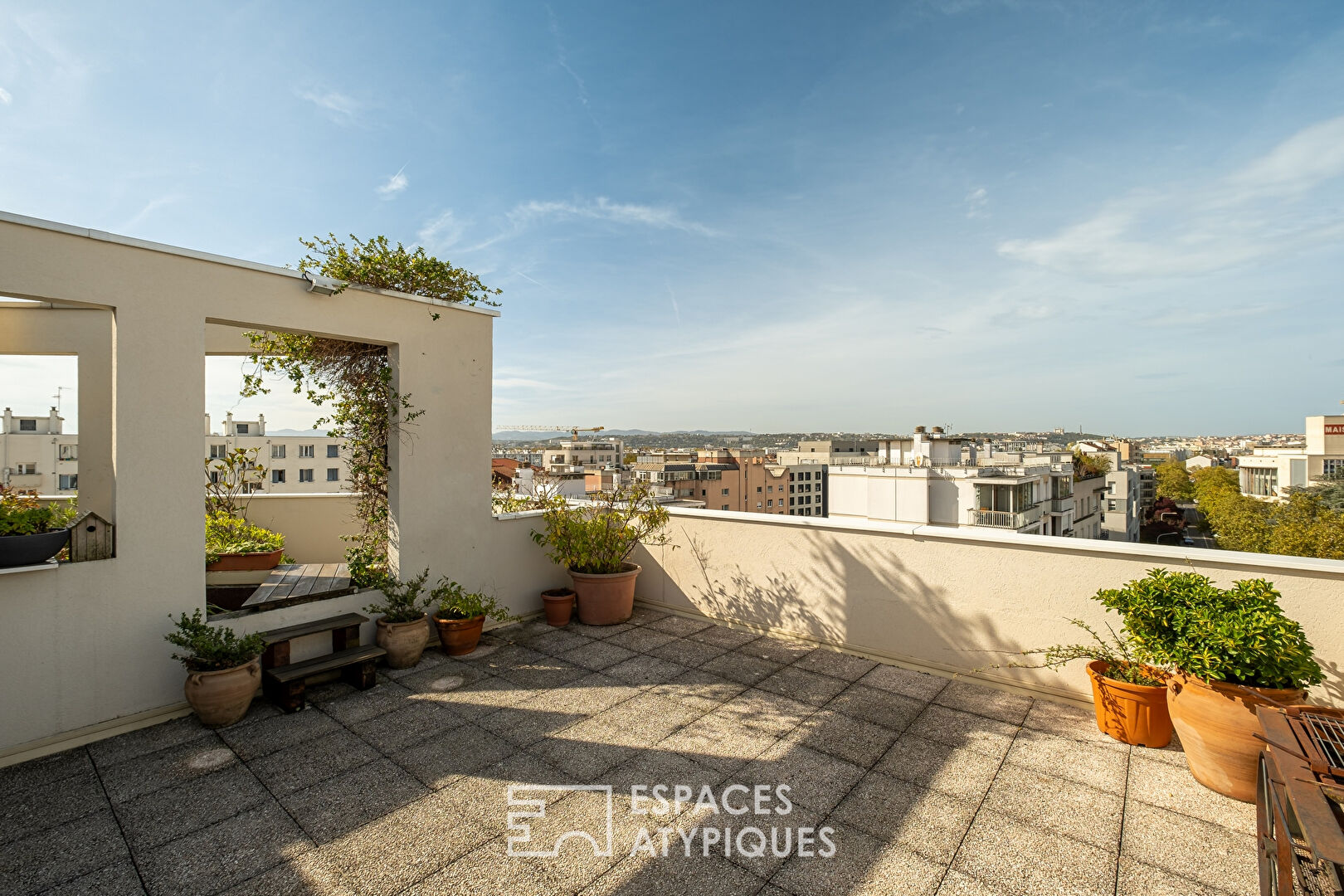Appartement en Attique avec terrasse et vue imprenable à Lyon 8e