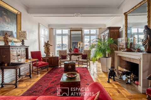 Very beautiful bourgeois apartment with balconies Place Bellecour