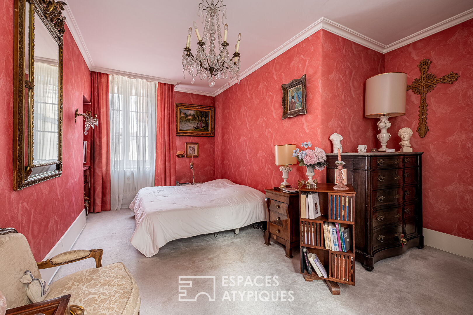 Very beautiful bourgeois apartment with balconies Place Bellecour