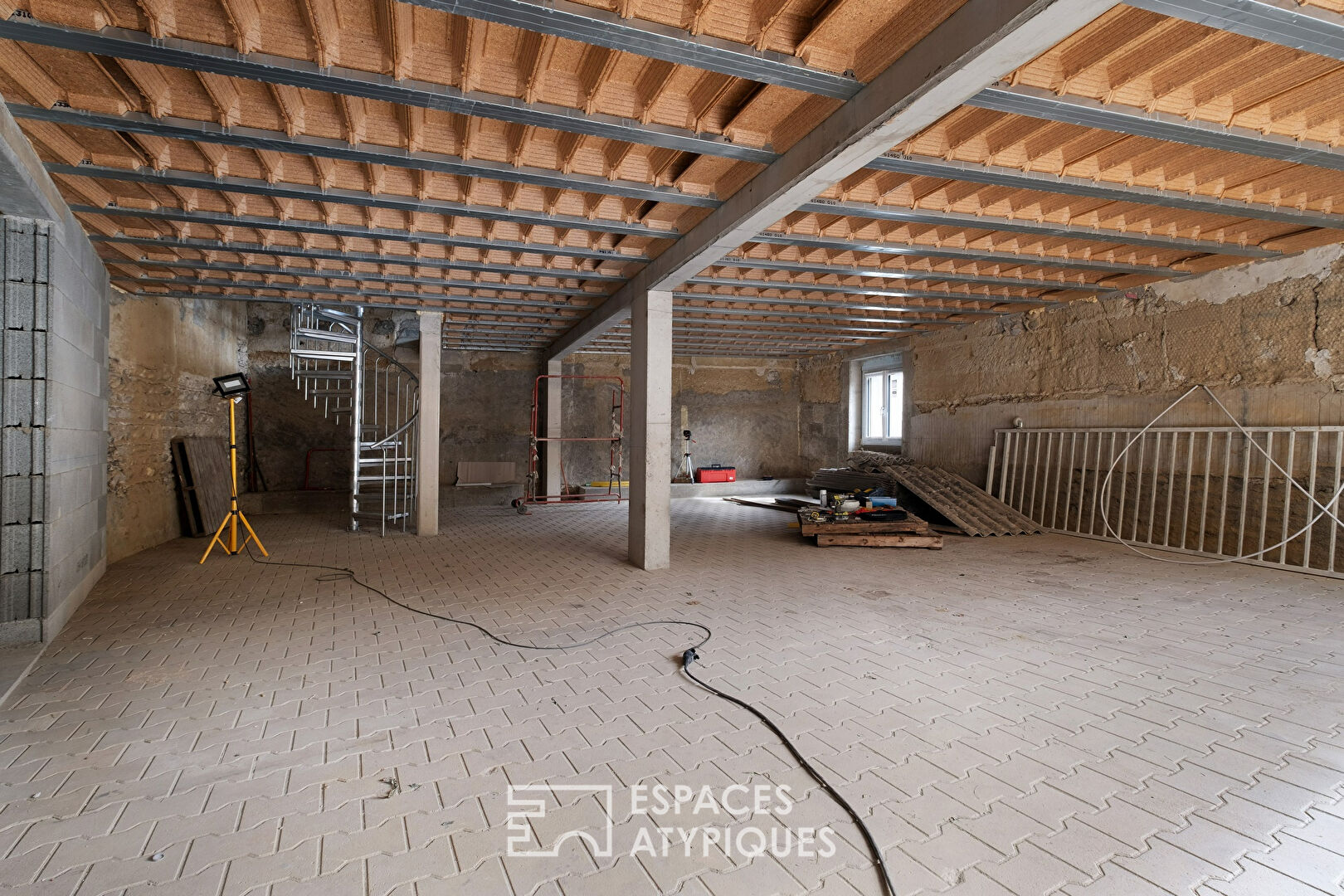 Loft with terrace and garage to renovate