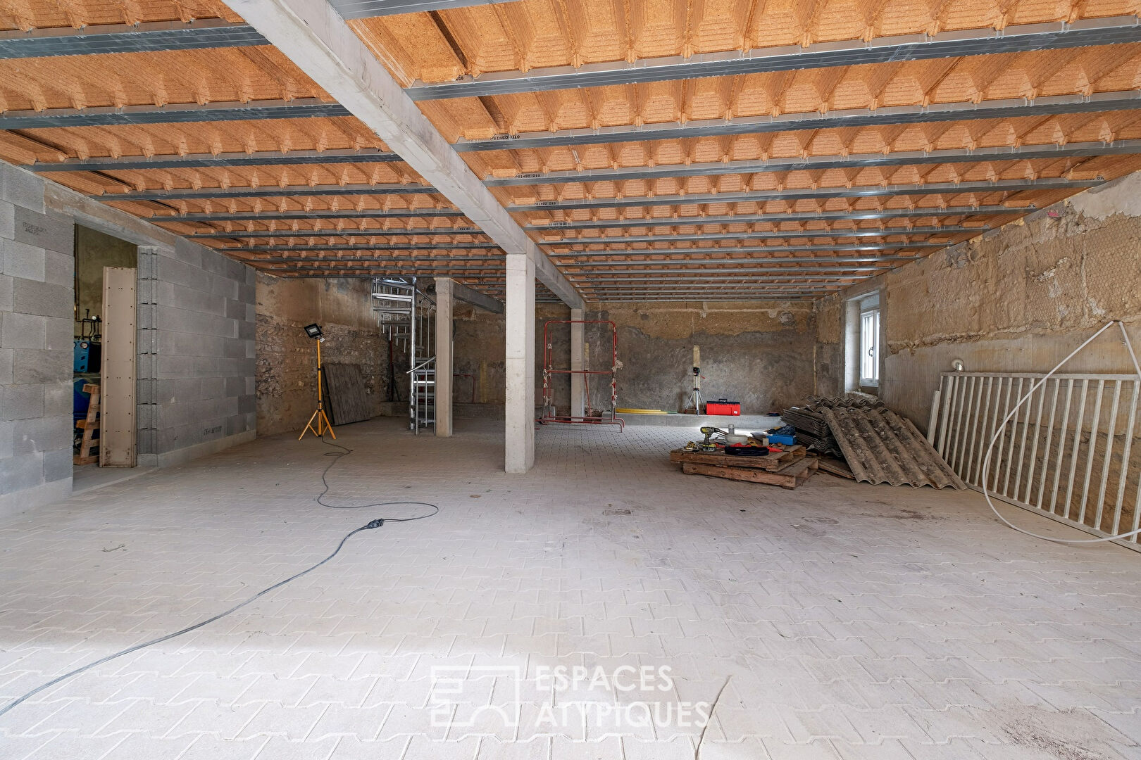 Loft with terrace and garage to renovate