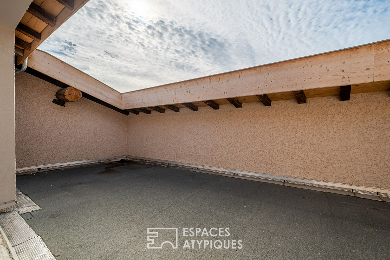 Loft with terrace and garage to renovate