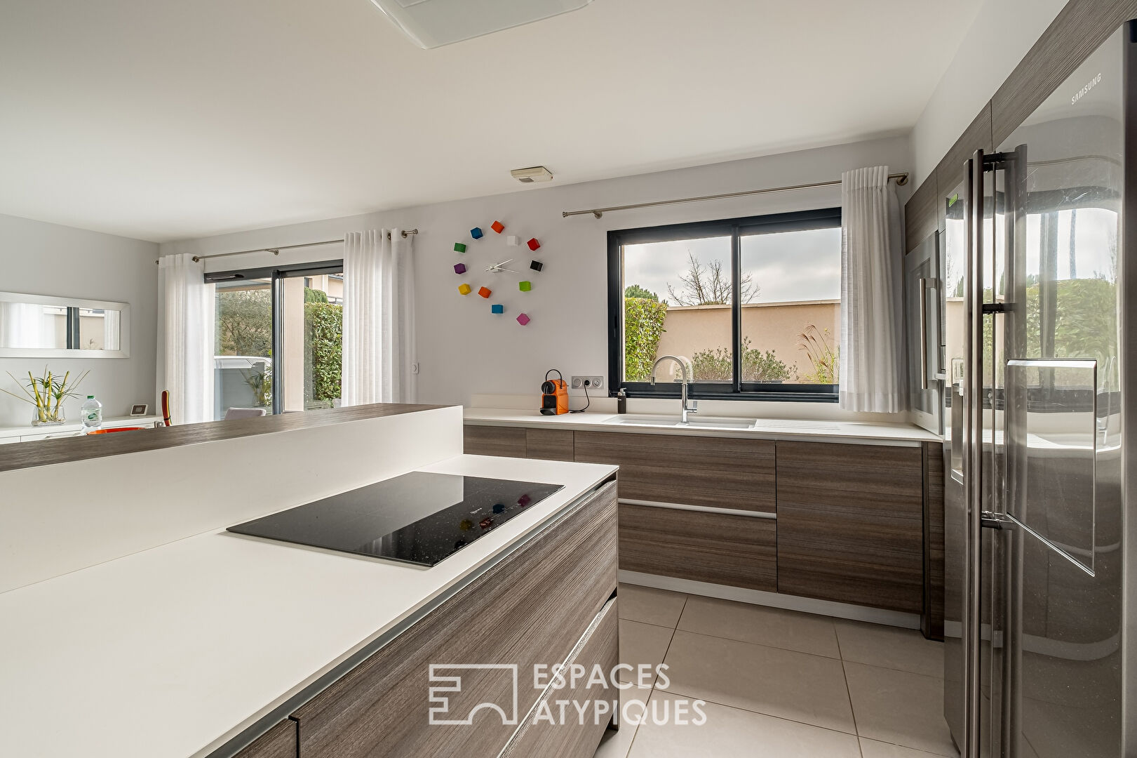 Recent villa with swimming pool and five bedrooms