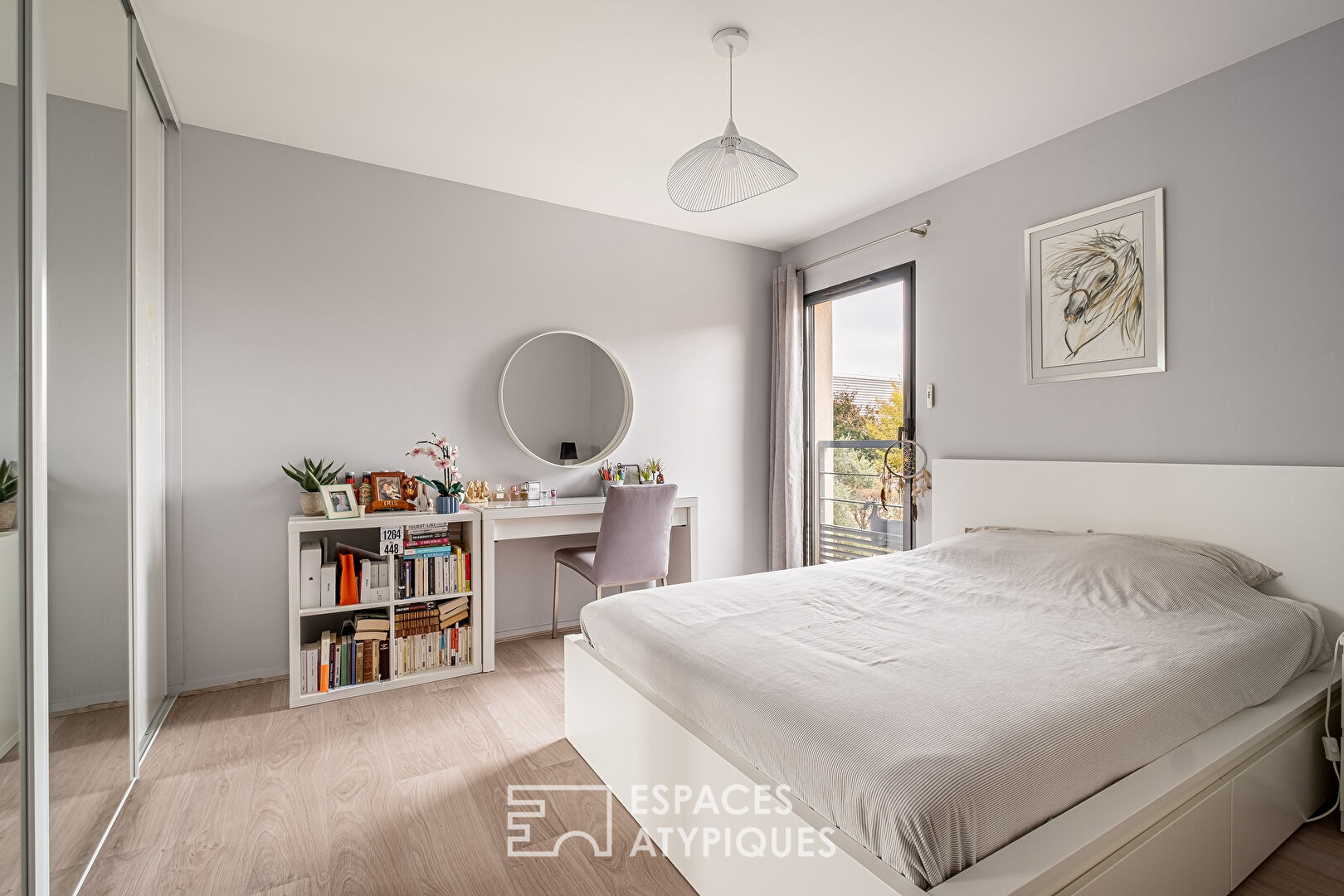 Recent villa with swimming pool and five bedrooms