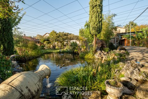 Villa with landscaped garden close to the center