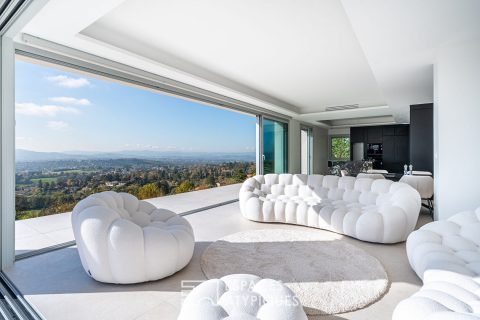 Contemporary villa with panoramic view in the heart of the Monts d’Or