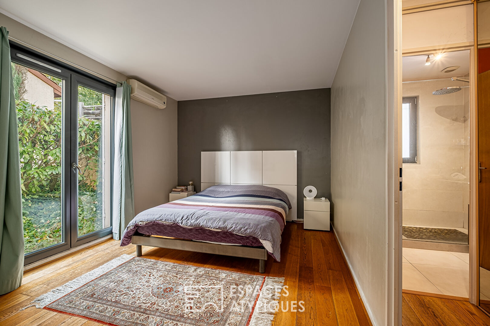Family home in a peaceful setting in Ecully