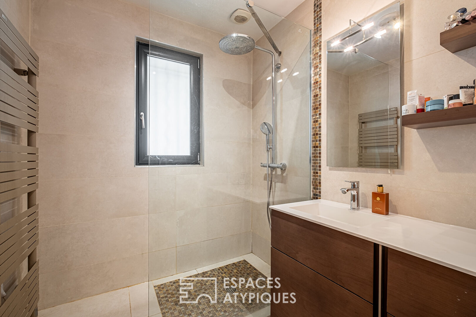 Family home in a peaceful setting in Ecully