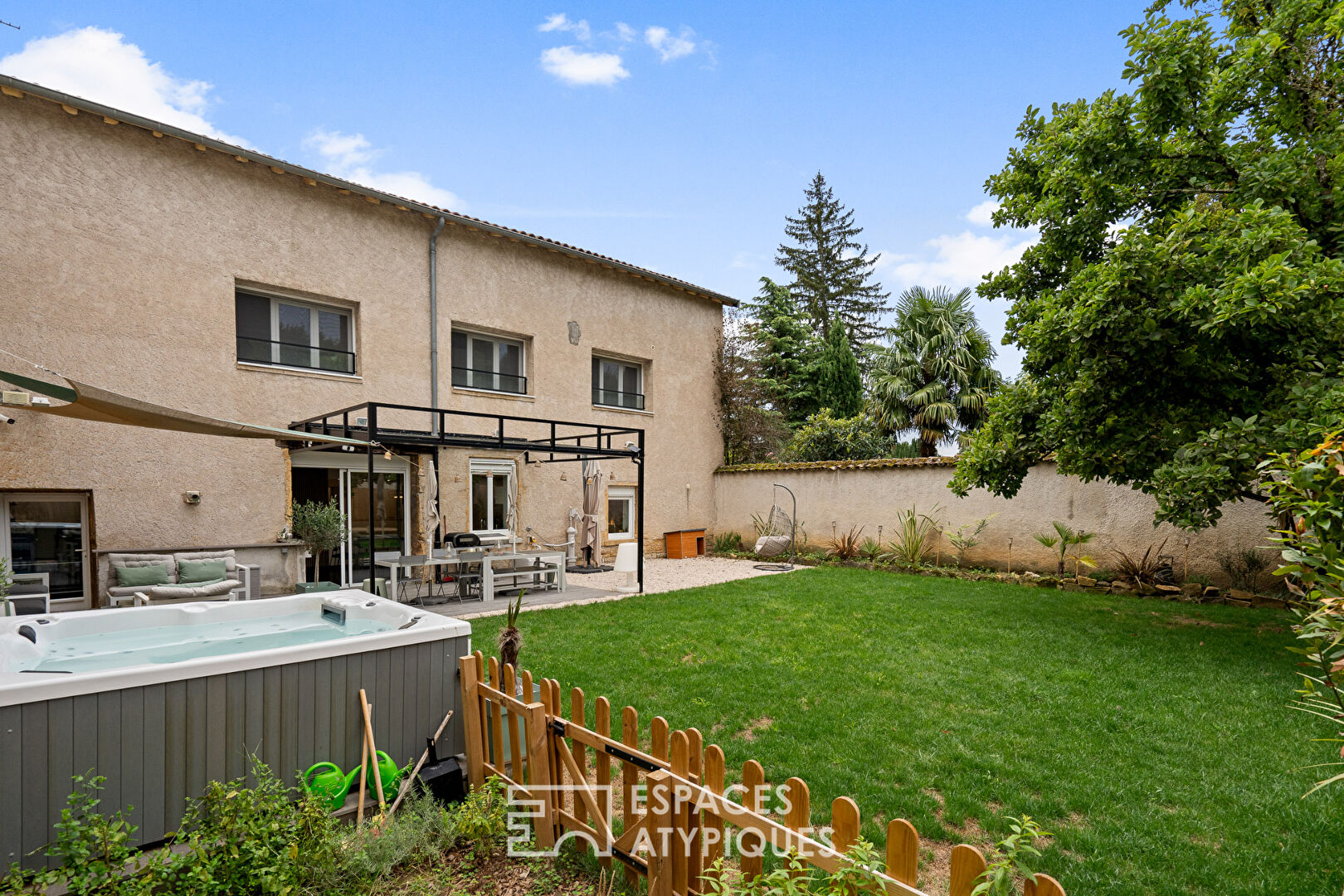 Maison ancienne rénovée avec jardin et jacuzzi