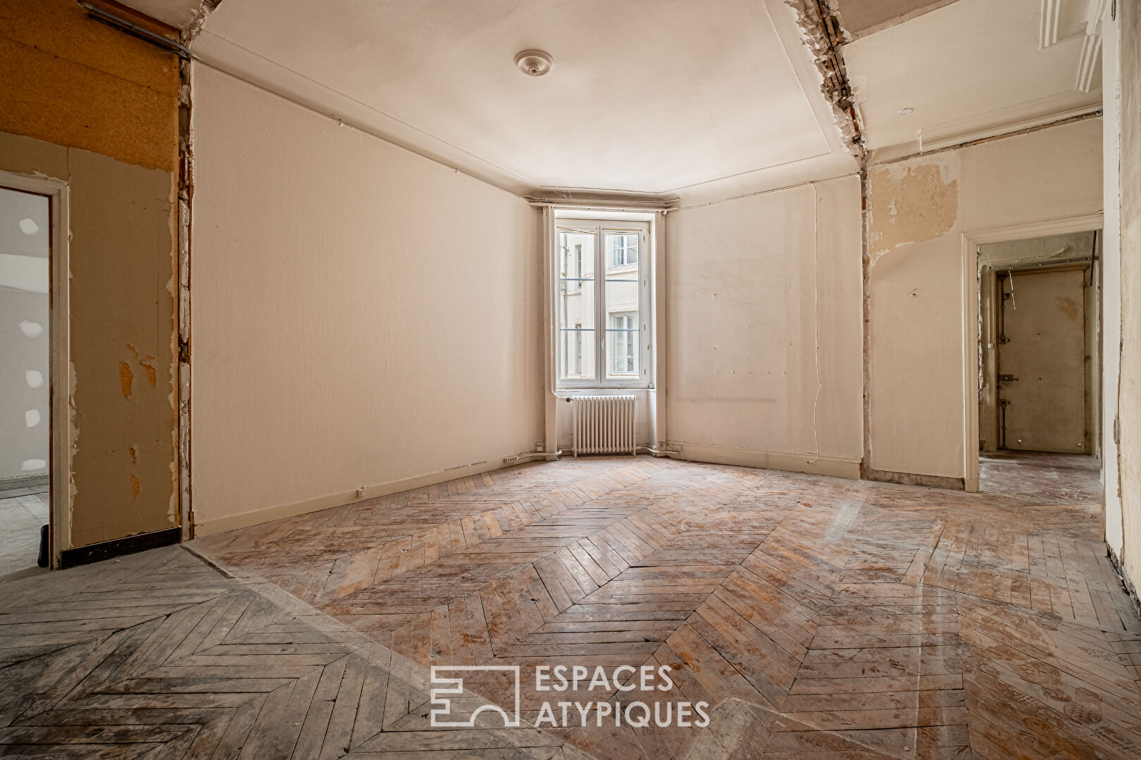 Appartement bourgeois à repenser entièrement à quelques pas de la Place Bellecour