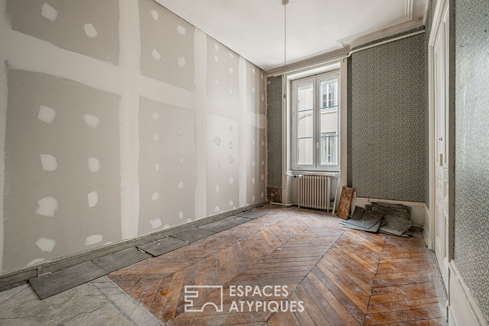Appartement bourgeois à repenser entièrement à quelques pas de la Place Bellecour