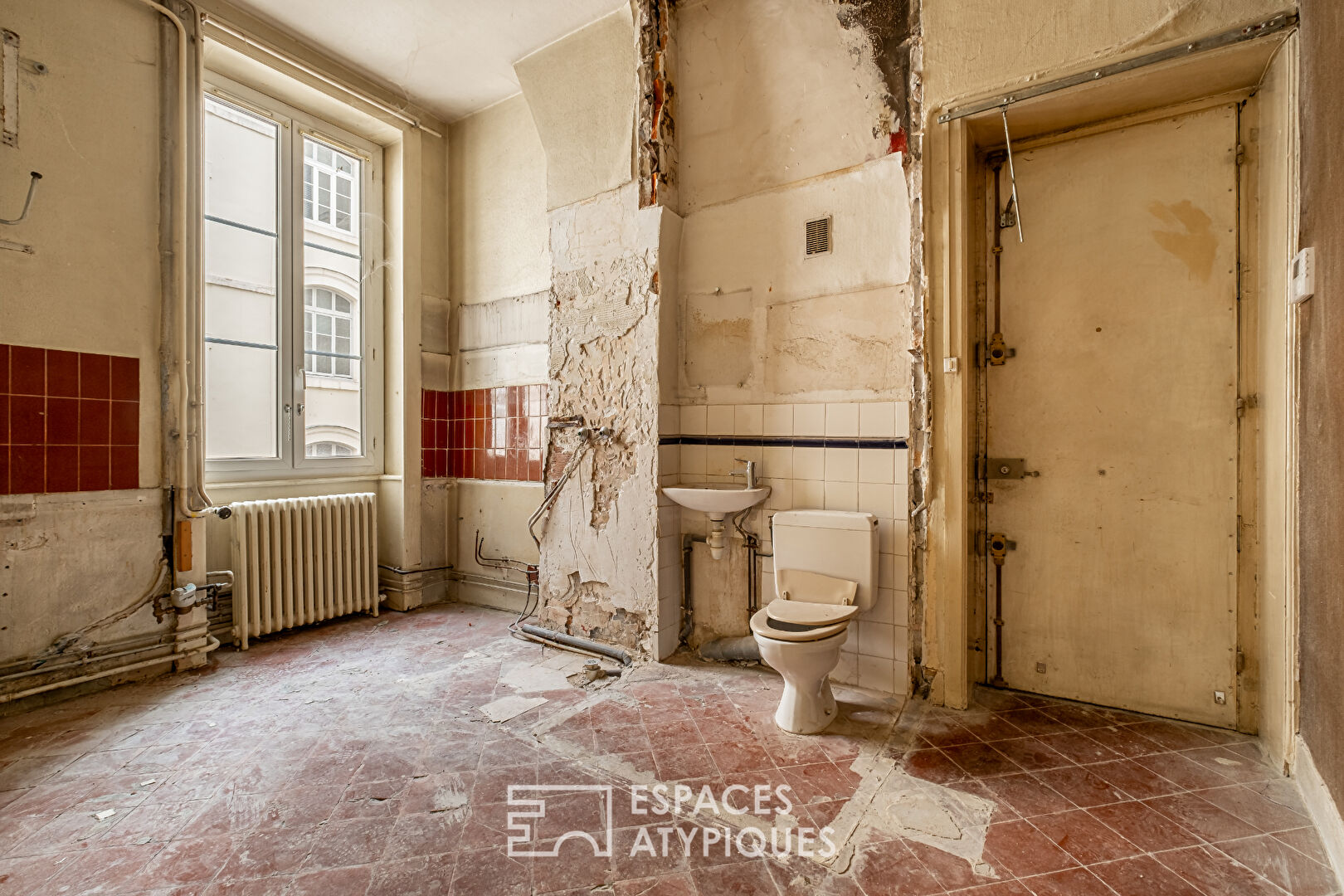Appartement bourgeois à repenser entièrement à quelques pas de la Place Bellecour