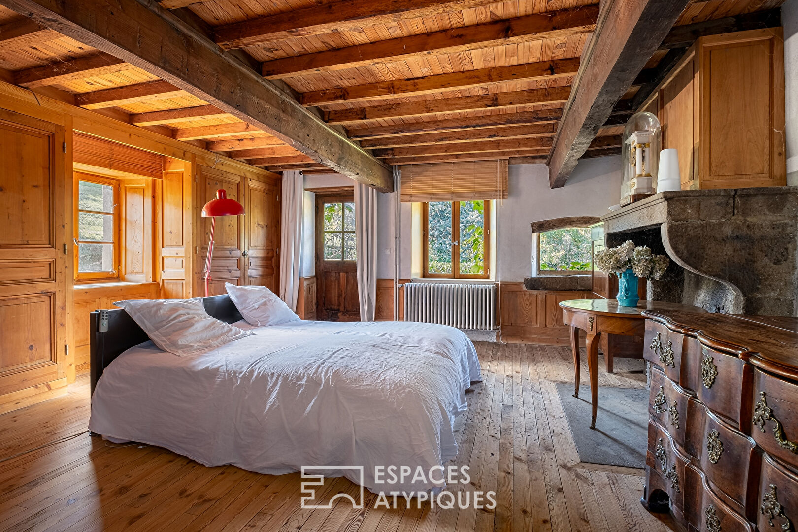 Old farmhouse in a bucolic environment with breathtaking views