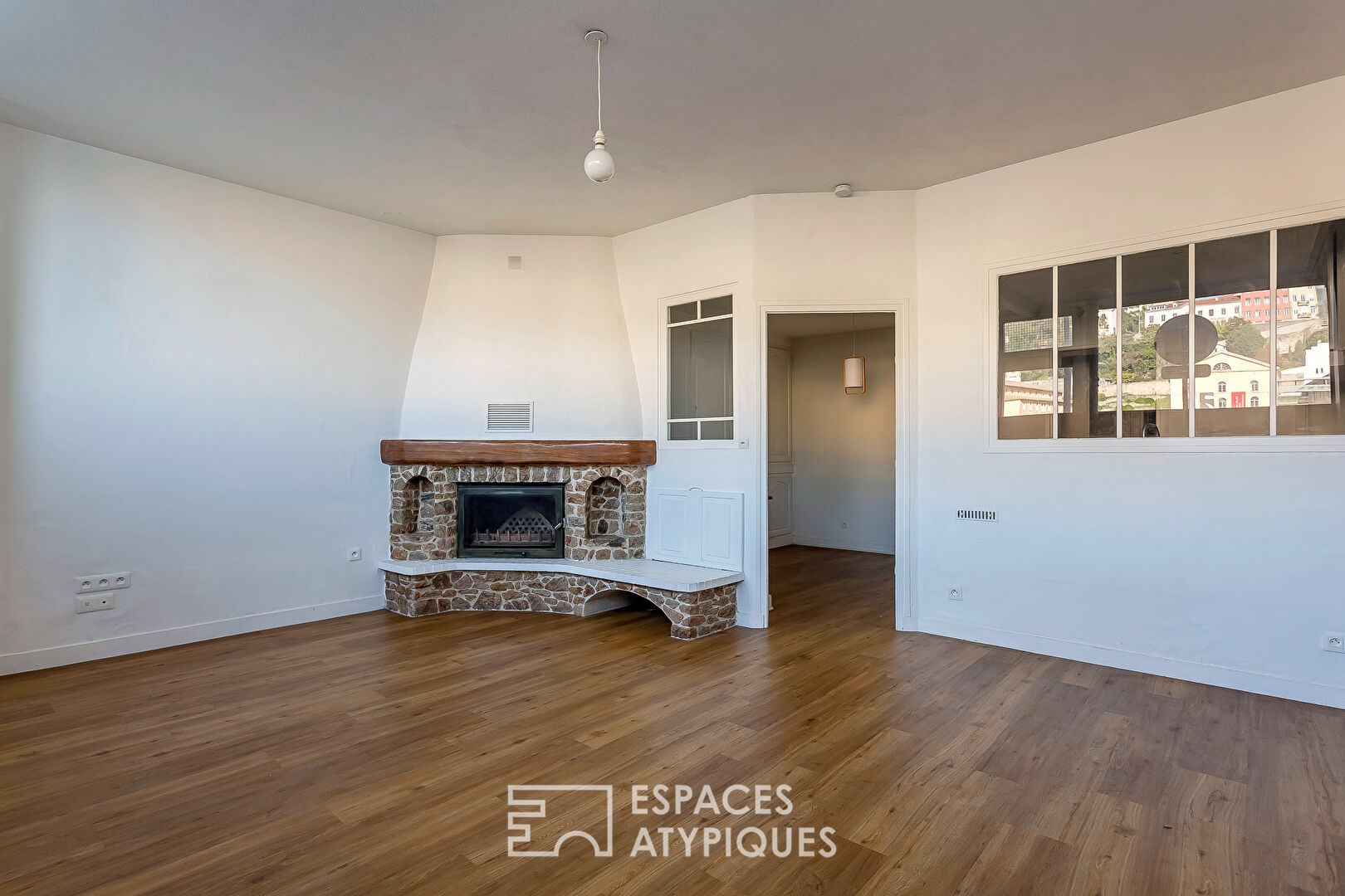 Appartement ou Local commercial en bord de Saône,  avec une grande cave privative