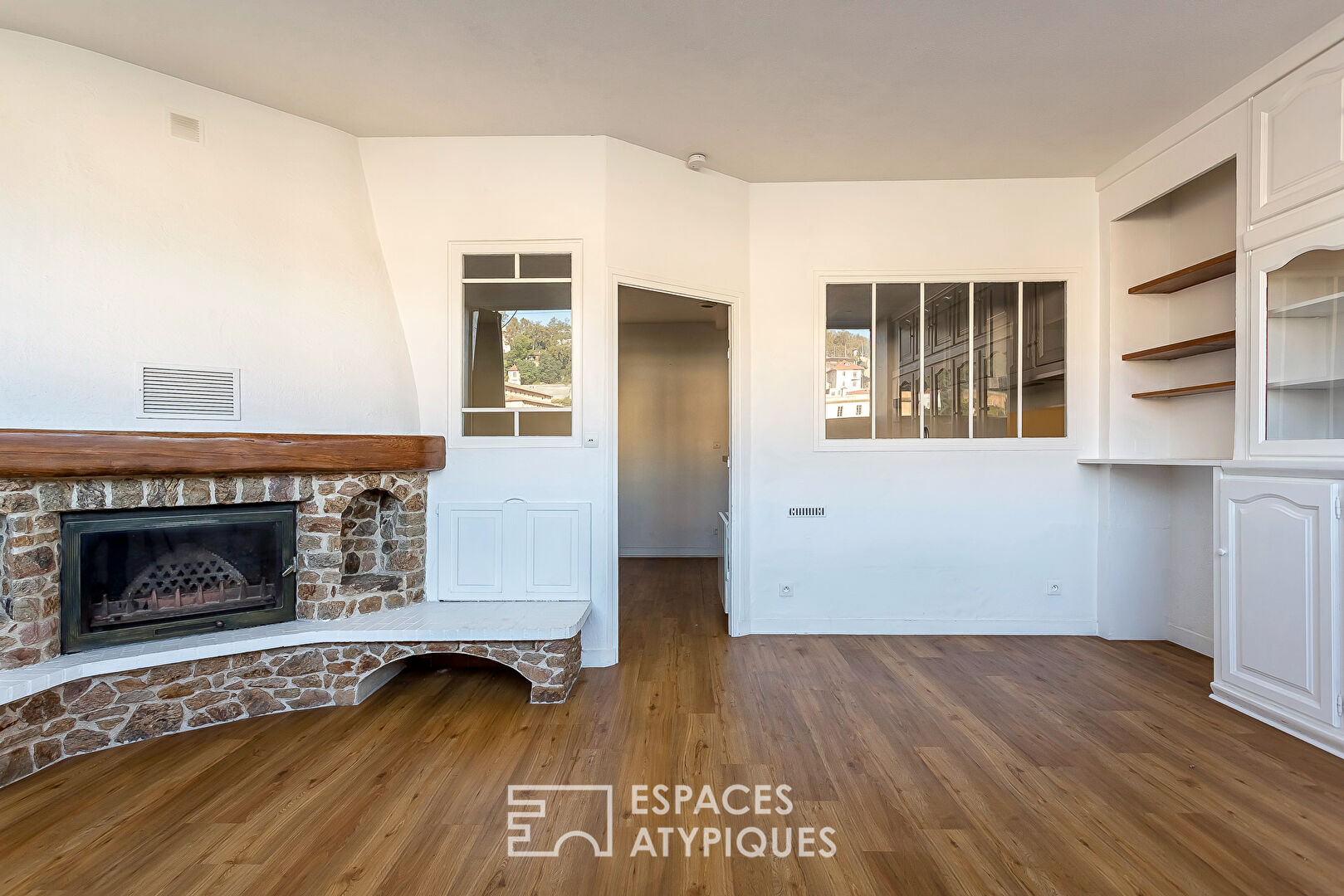 Appartement ou Local commercial en bord de Saône,  avec une grande cave privative