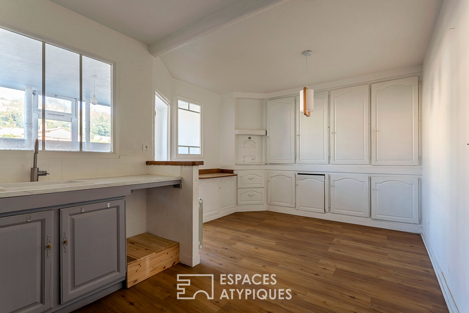 Appartement ou Local commercial en bord de Saône,  avec une grande cave privative