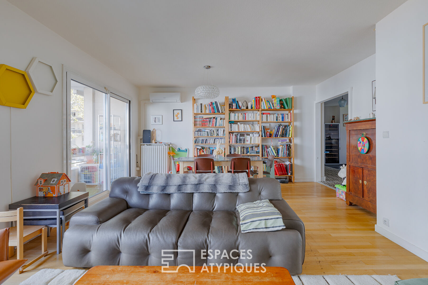 Renovated 5-room apartment with balconies