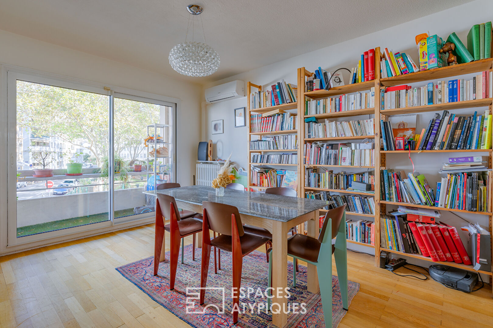 Renovated 5-room apartment with balconies
