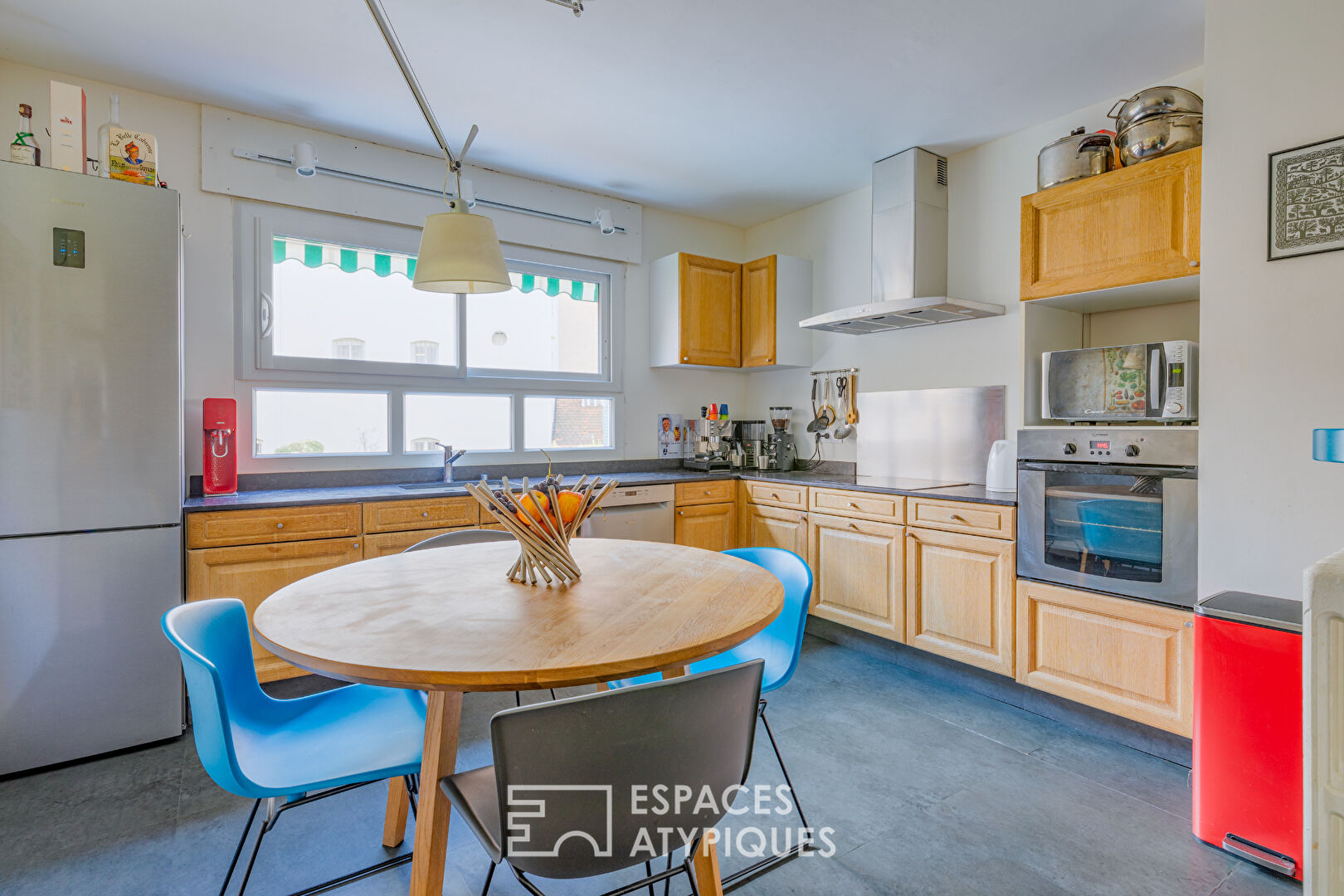 Renovated 5-room apartment with balconies