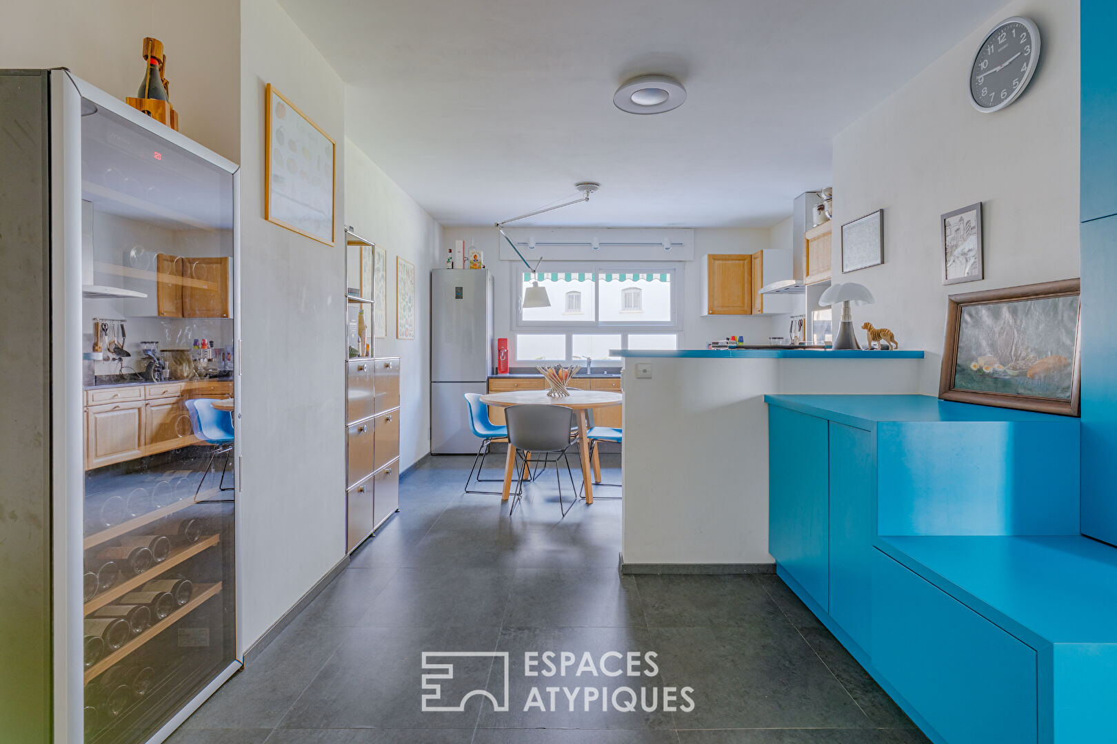 Renovated 5-room apartment with balconies