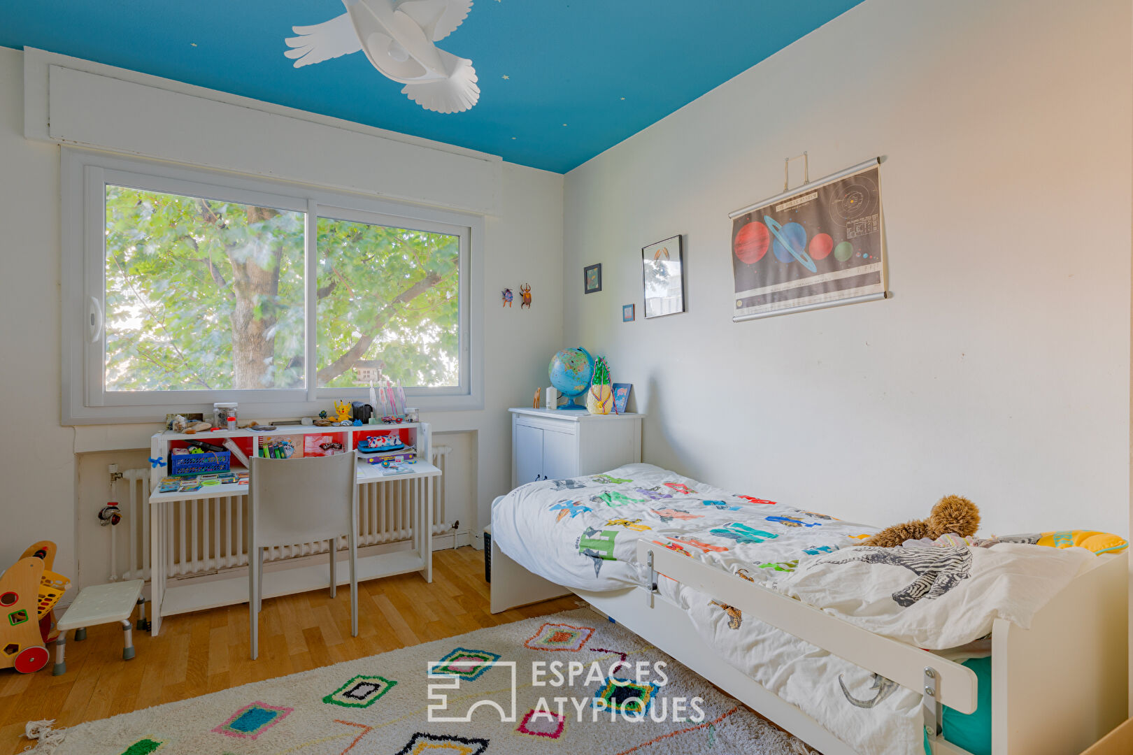 Renovated 5-room apartment with balconies