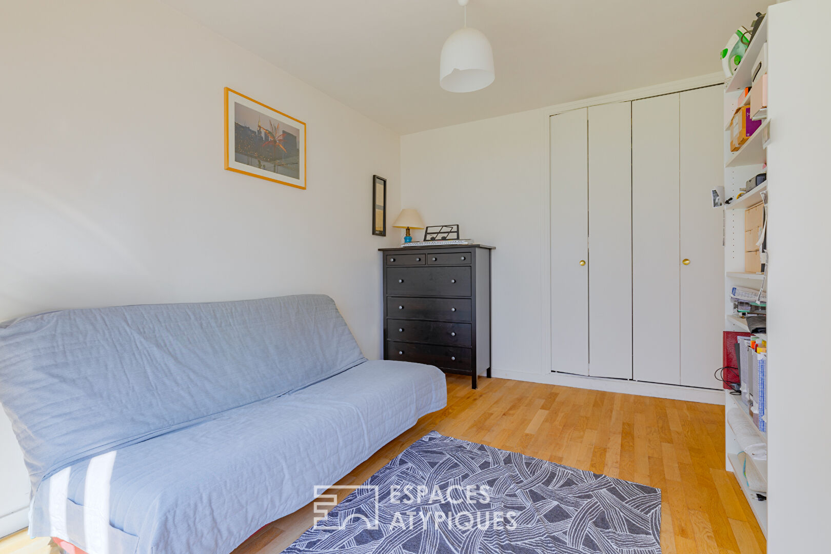 Renovated 5-room apartment with balconies