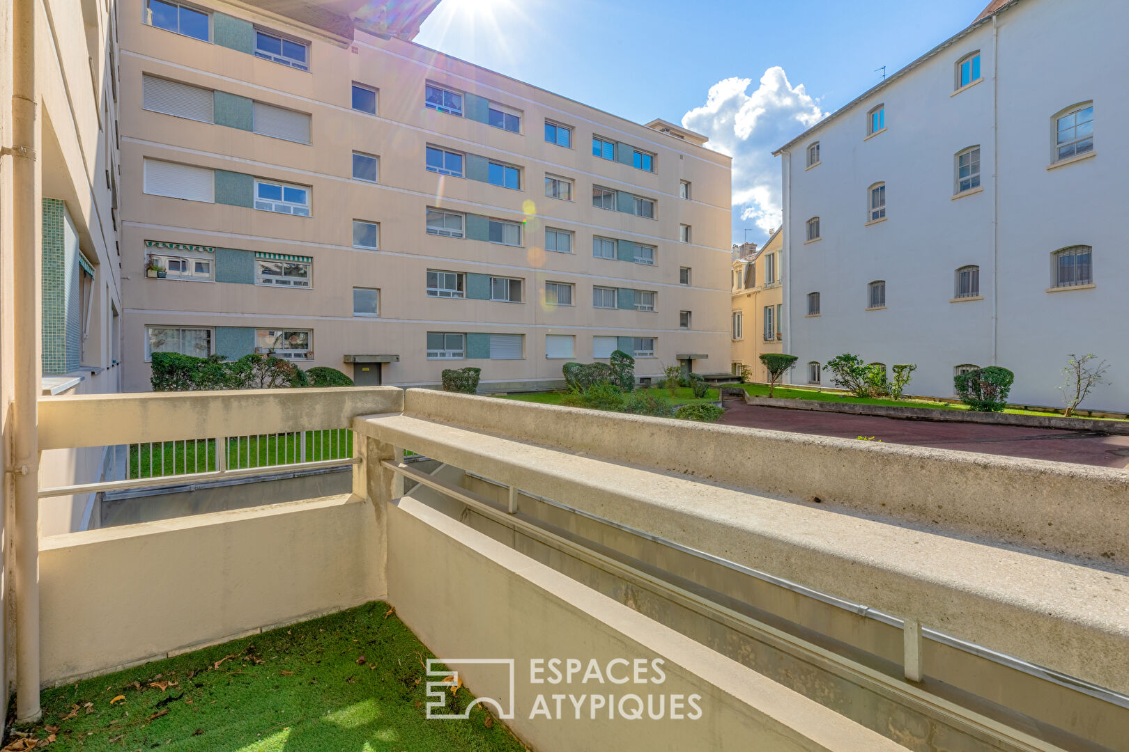 Renovated 5-room apartment with balconies