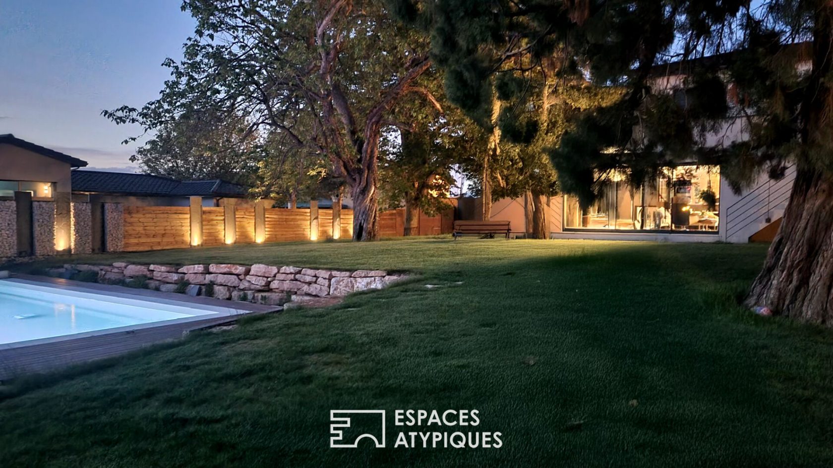 Villa contemporaine au coeur du village de Chaponnay