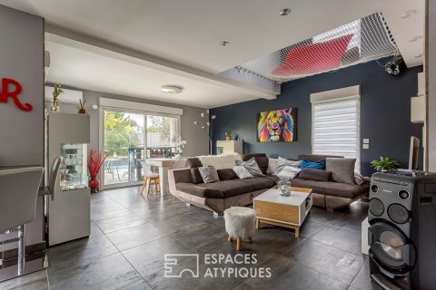 Maison contemporaine avec jardin et piscine