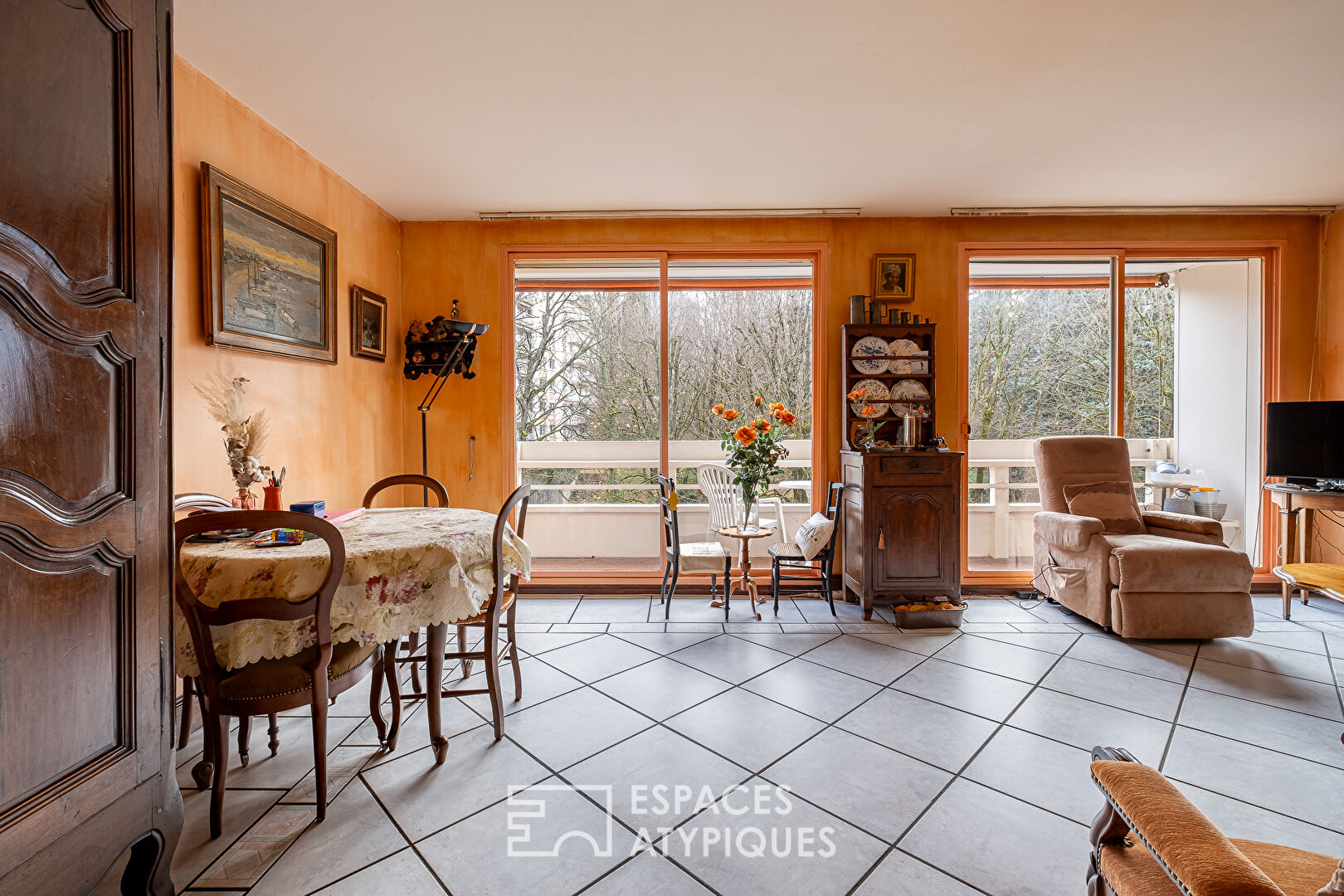 Appartement à rénover dans un cadre arboré avec extérieur proche Point du jour