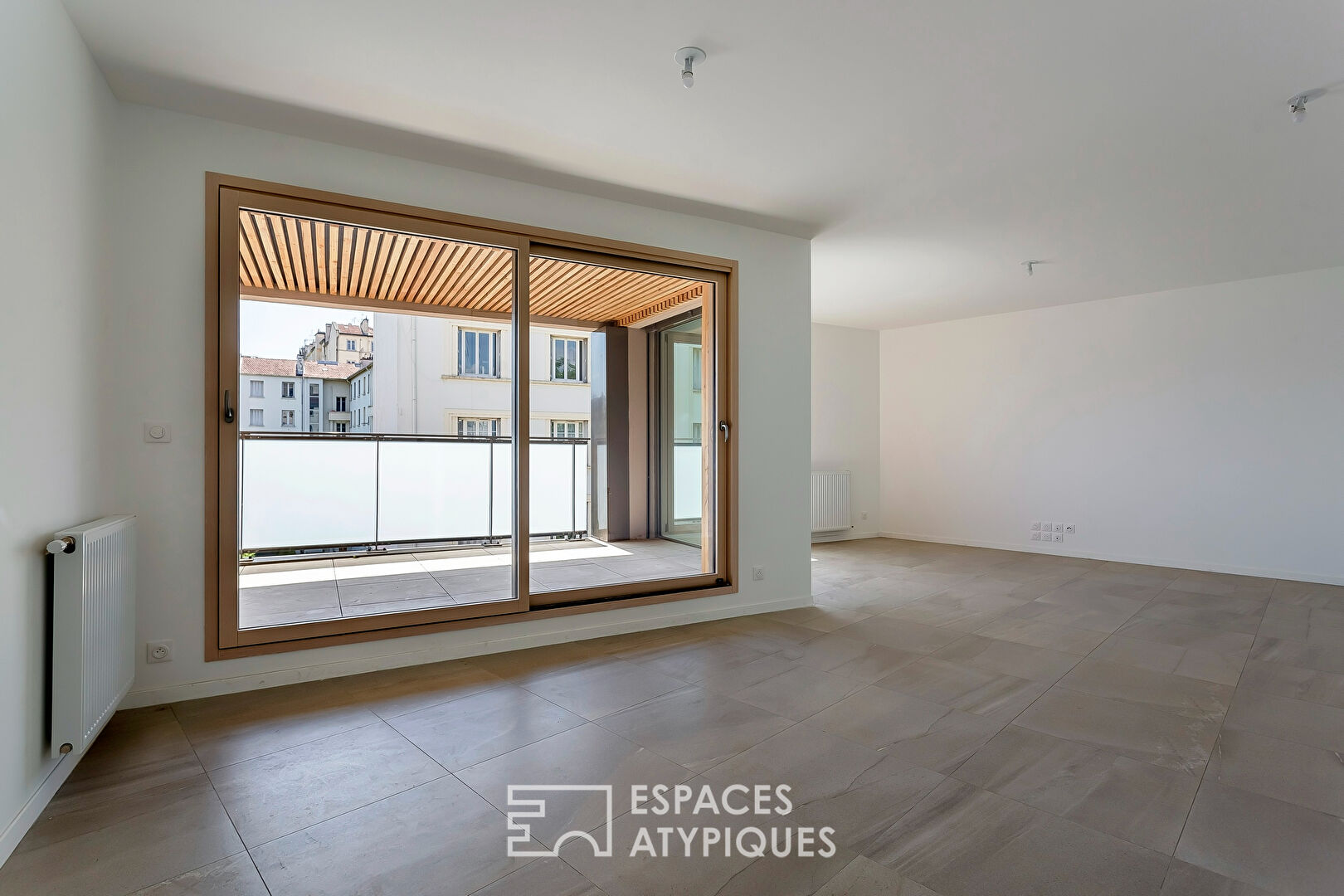 Contemporary apartment with terrace Monchat district