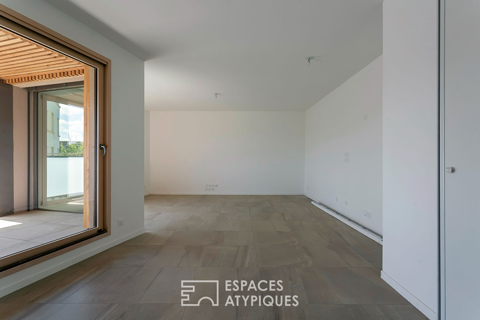 Contemporary apartment with terrace Monchat district