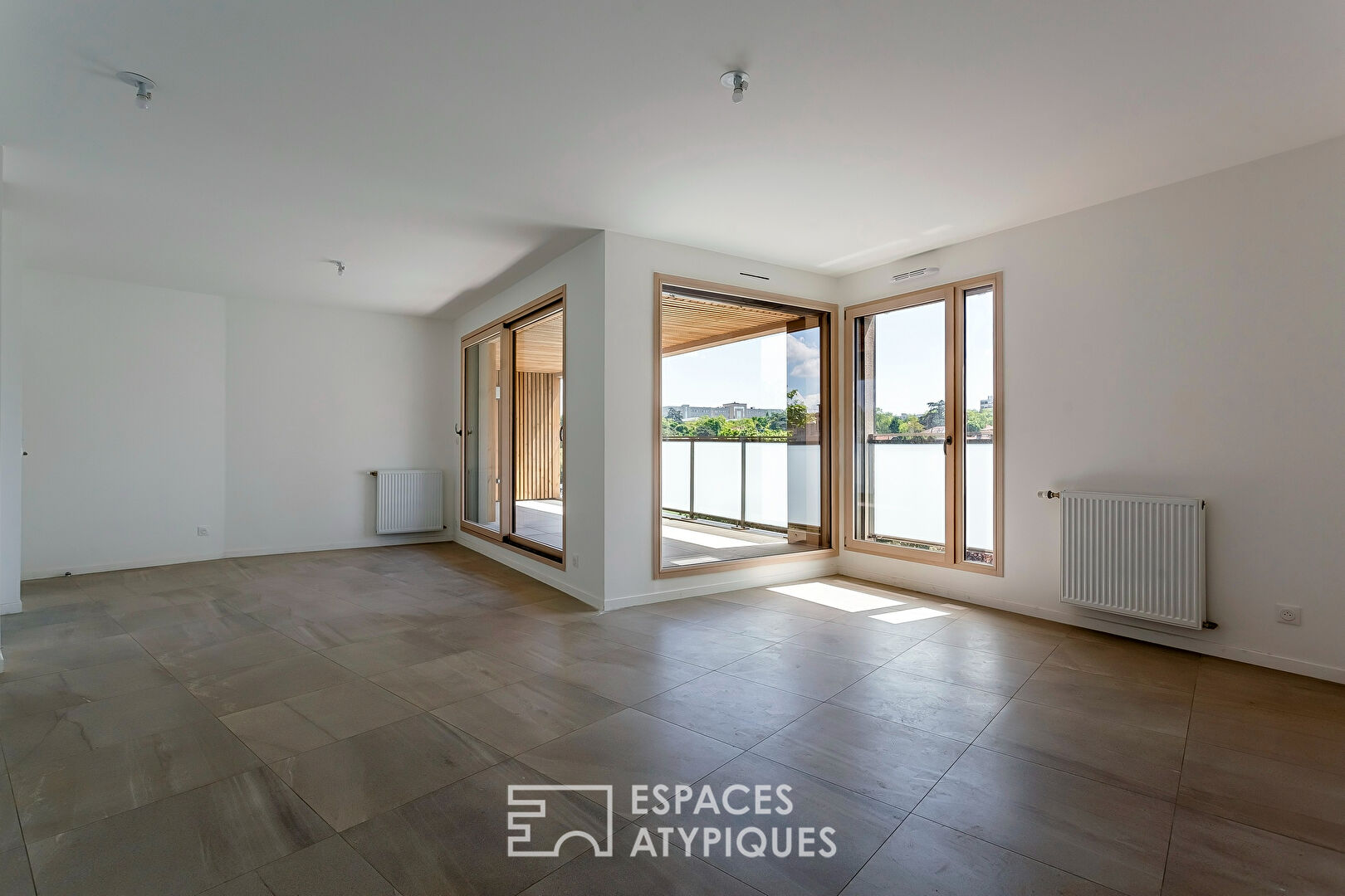 Contemporary apartment with terrace Monchat district