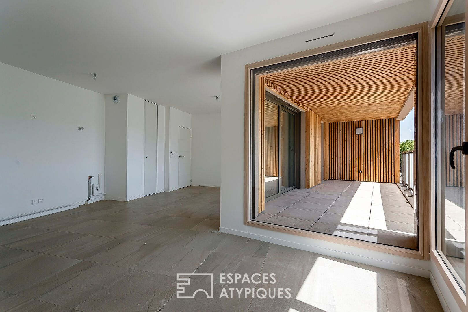 Contemporary apartment with terrace Monchat district