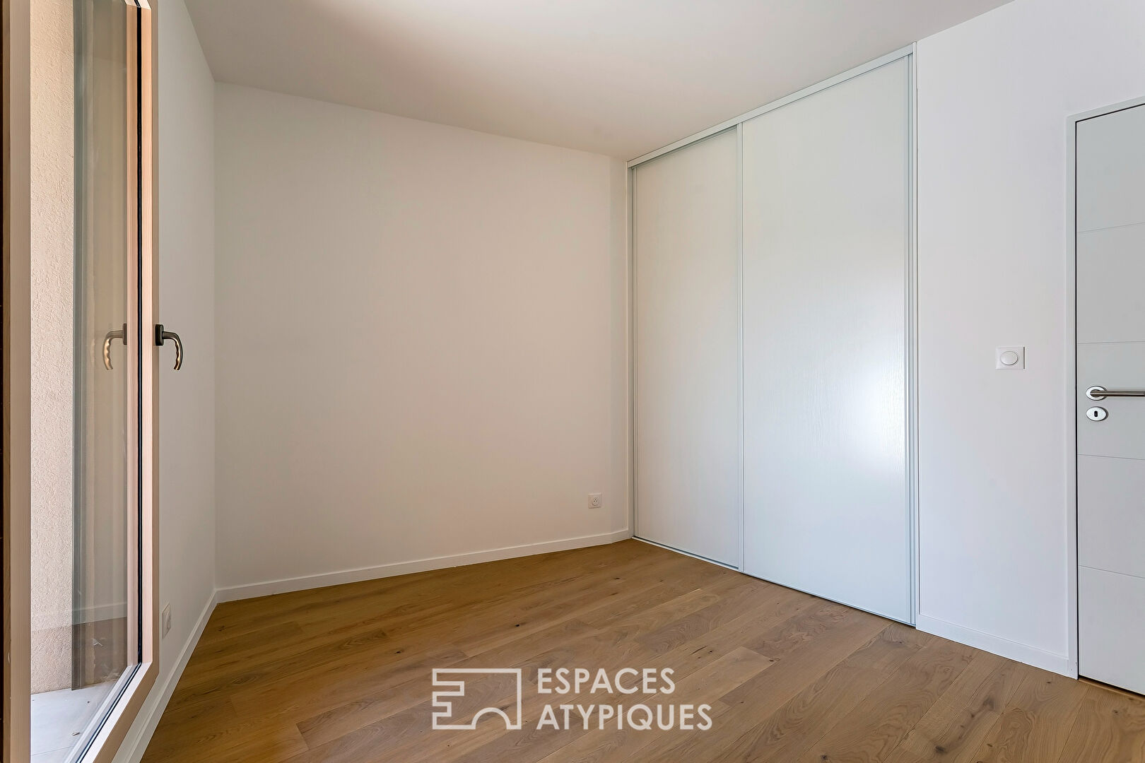 Contemporary apartment with terrace Monchat district