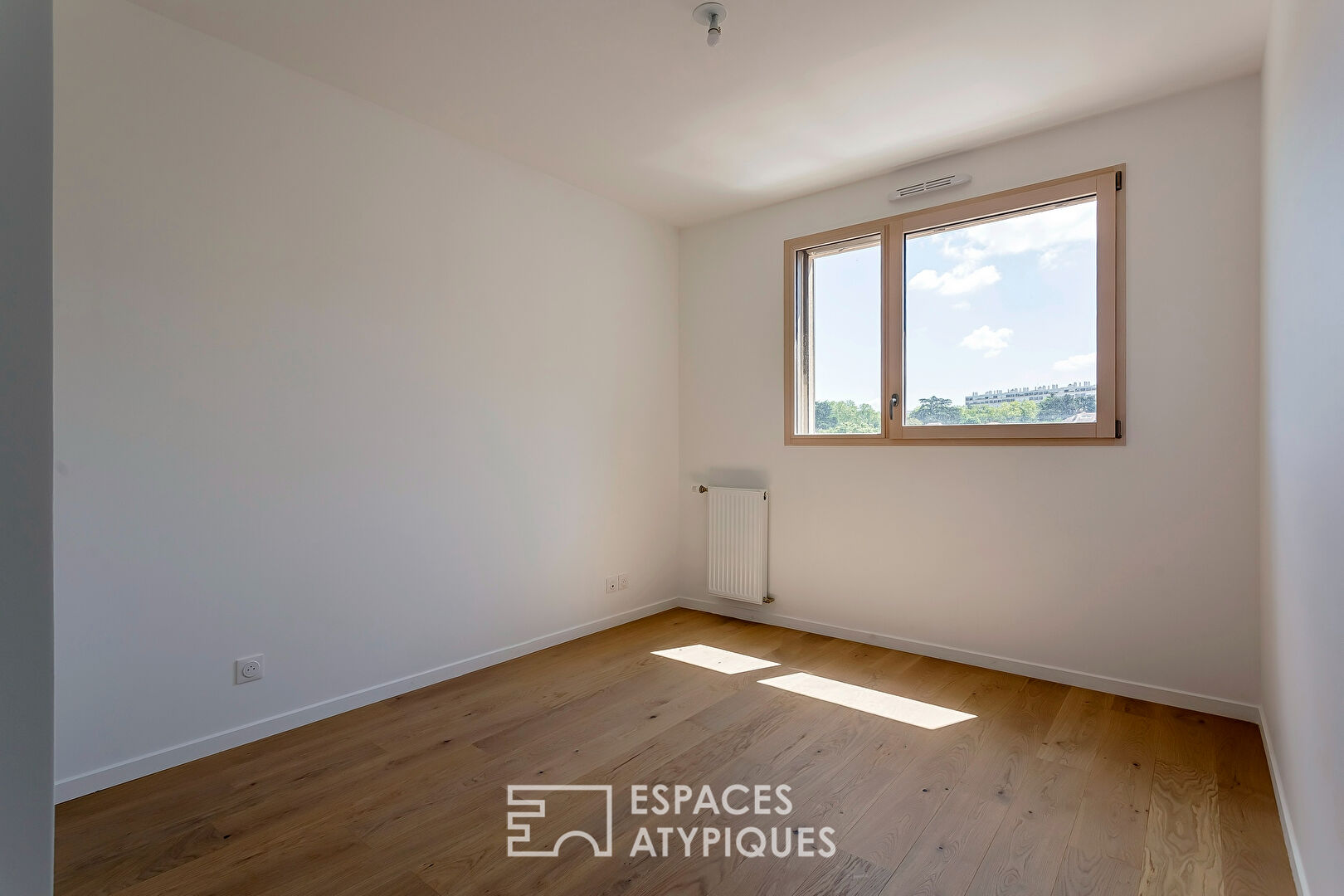 Contemporary apartment with terrace Monchat district