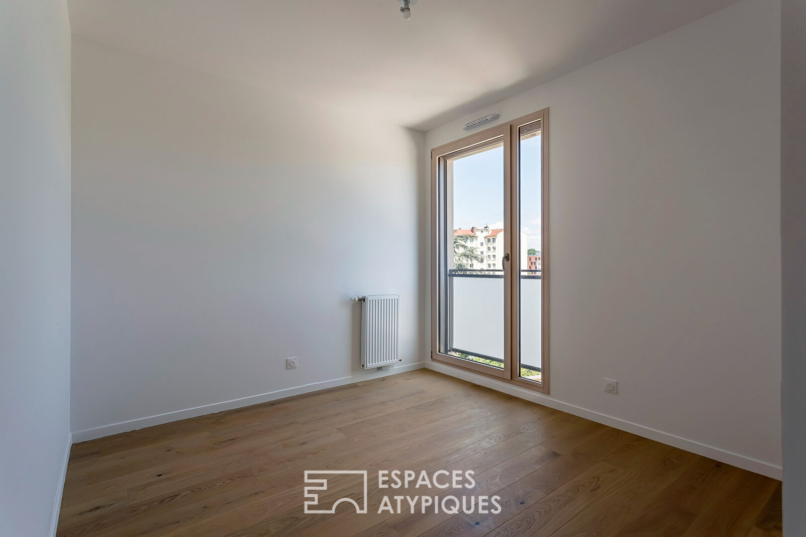 Contemporary apartment with terrace Monchat district
