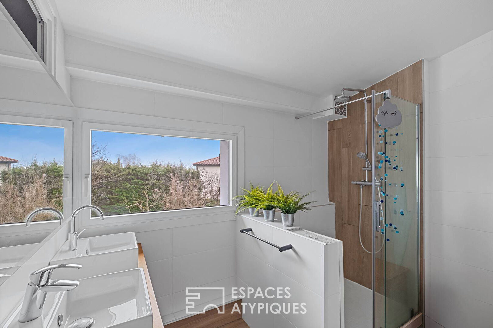 Maison familiale rénovée avec piscine à Charly
