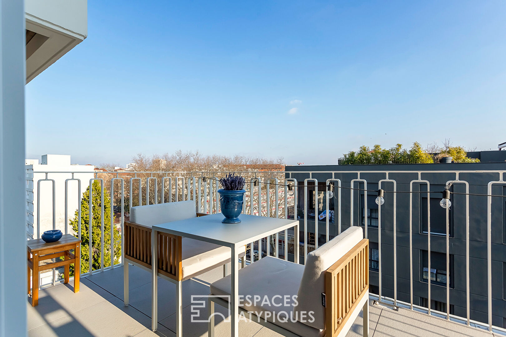 Recent 2-room apartment with terrace
