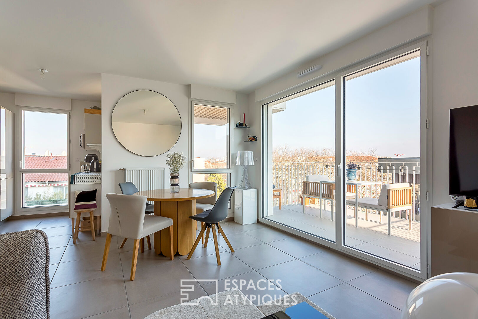 Recent 2-room apartment with terrace