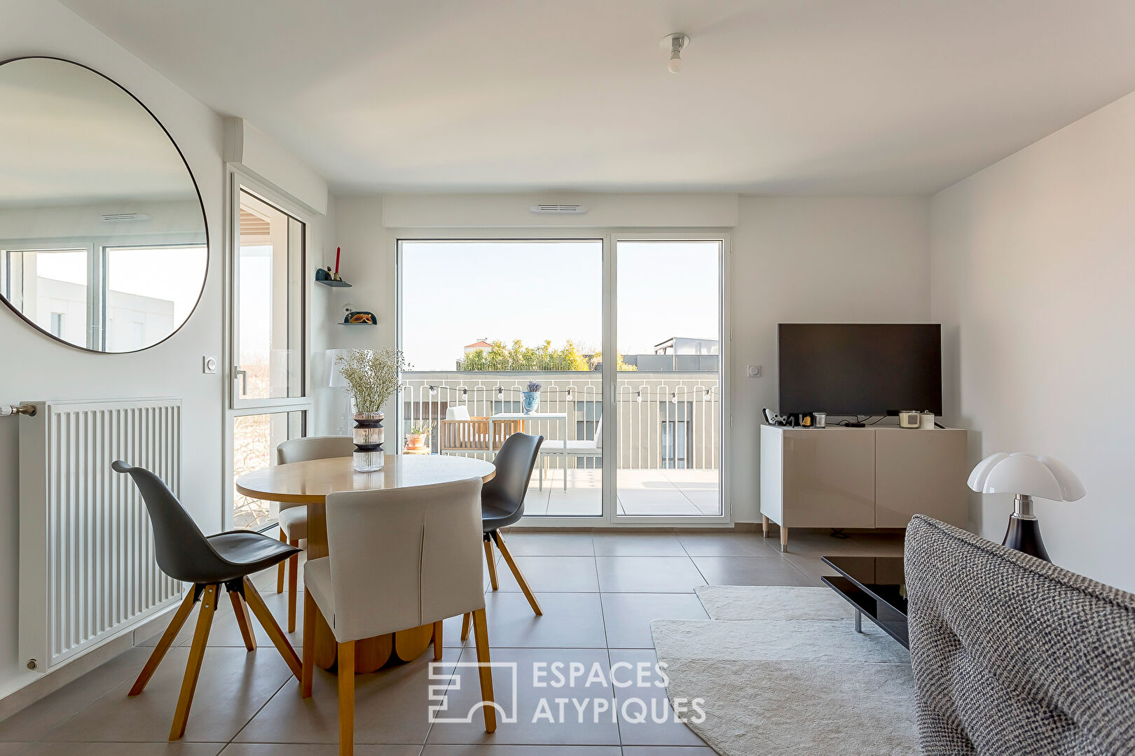 Recent 2-room apartment with terrace