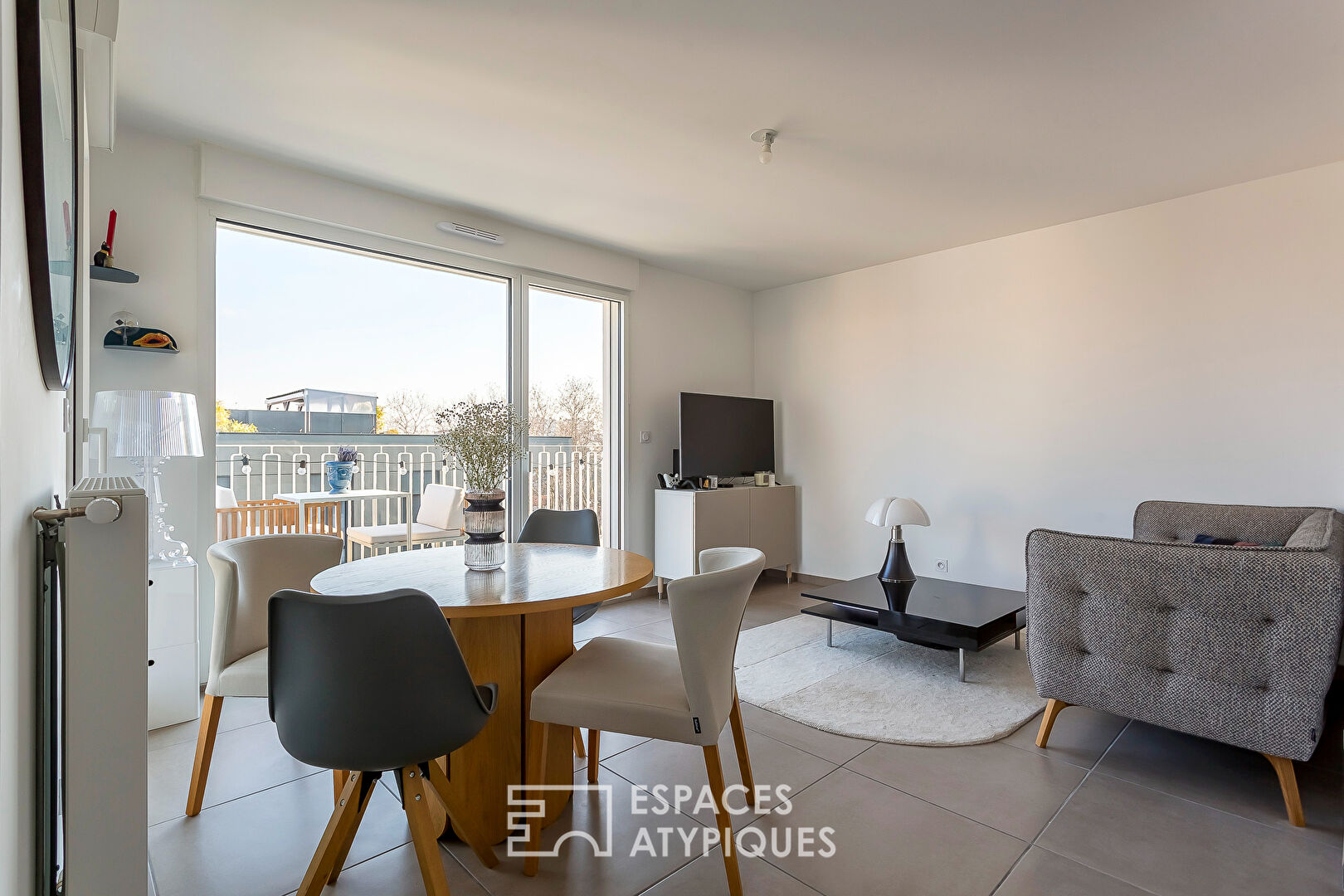 Recent 2-room apartment with terrace