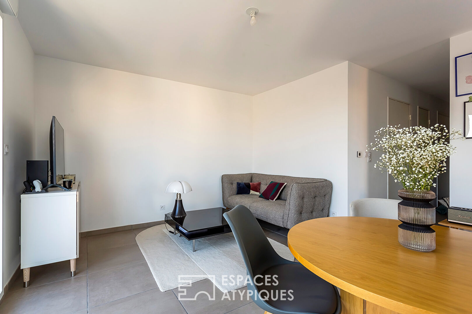 Recent 2-room apartment with terrace