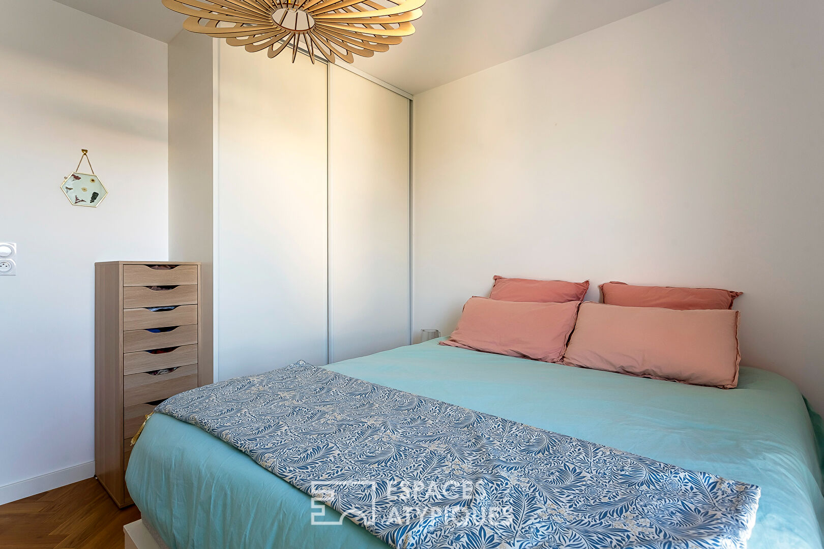 Recent 2-room apartment with terrace