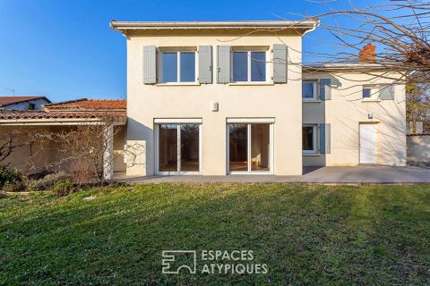 19th century character house with swimming pool on the outskirts of Lyon