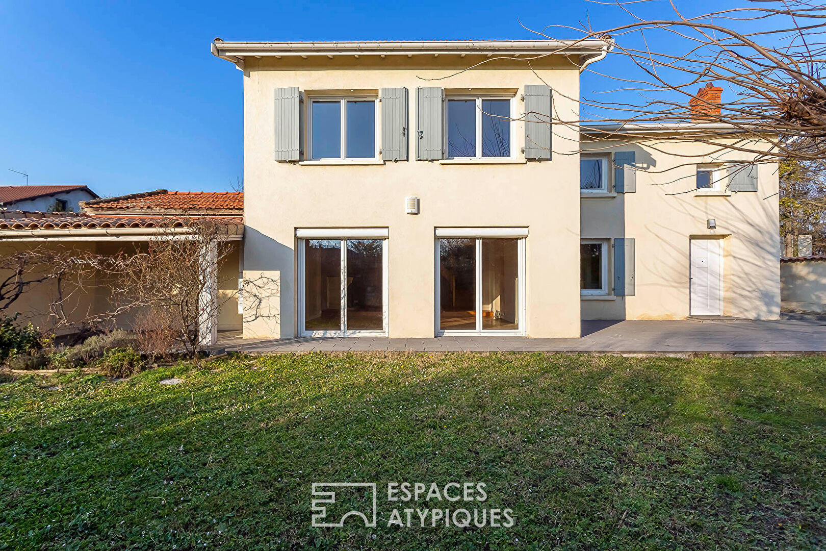 19th century character house with swimming pool on the outskirts of Lyon