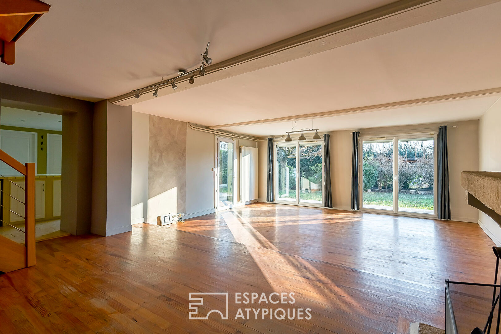 19th century character house with swimming pool on the outskirts of Lyon
