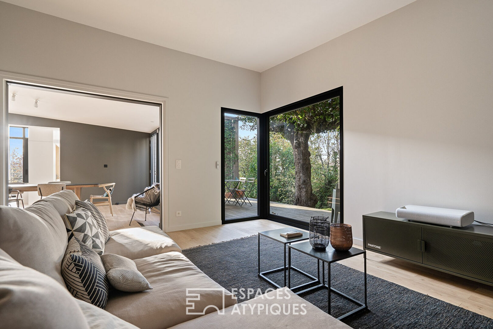 Bourgeois house revisited with contemporary extension